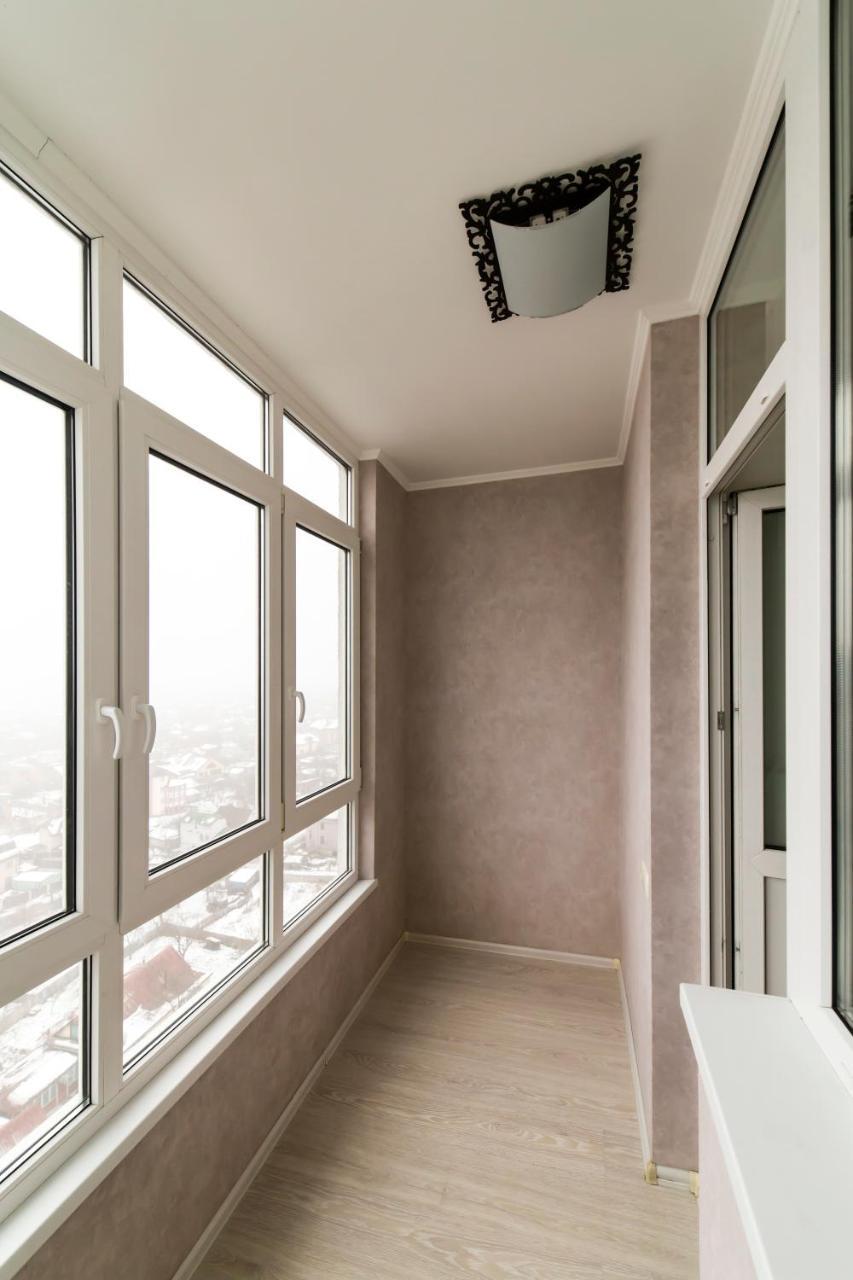 Studio Apartment On Bazhana Kiev Eksteriør billede