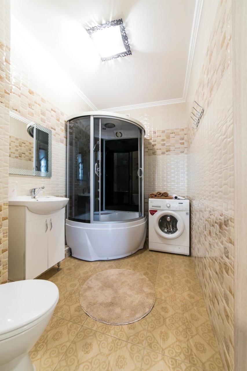 Studio Apartment On Bazhana Kiev Eksteriør billede